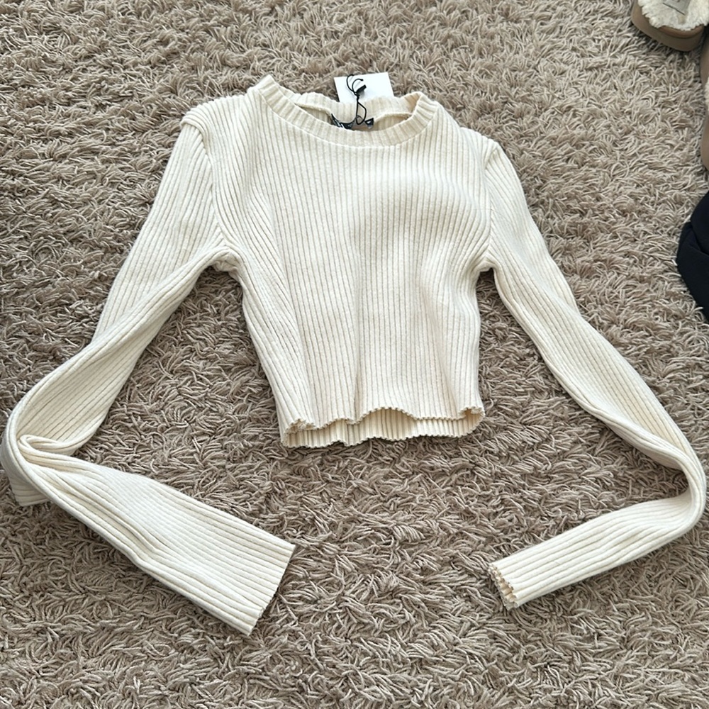 NWOT-Zara women’s ribbed creme cropped long sleeve